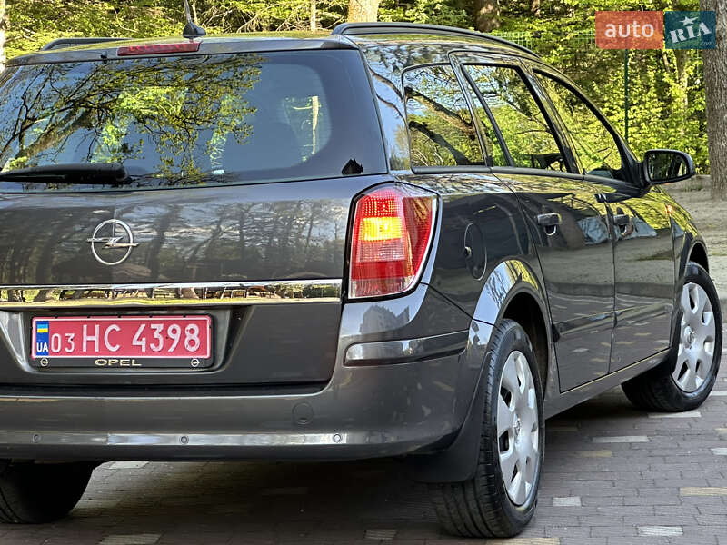 Універсал Opel Astra 2009 в Дрогобичі