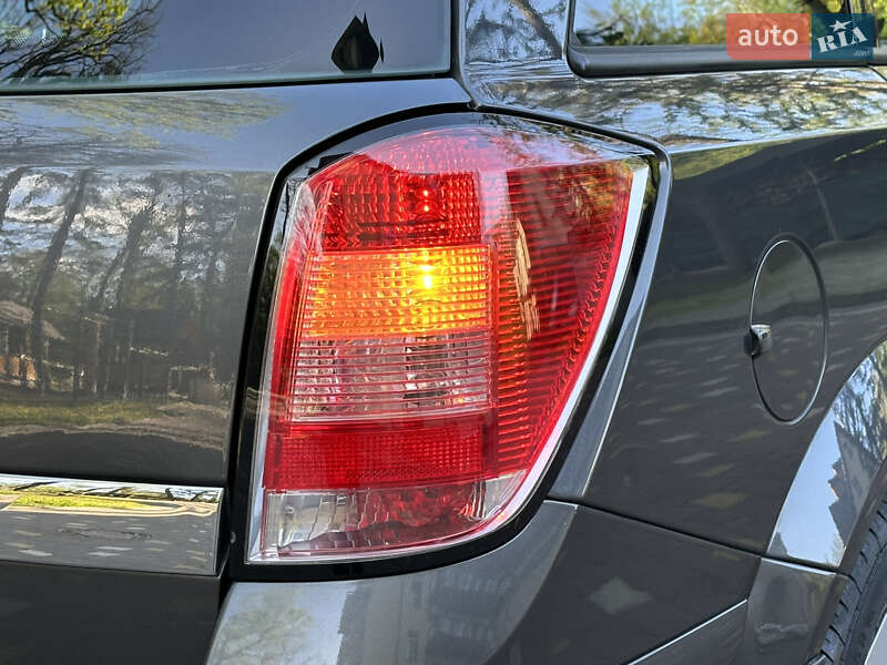 Універсал Opel Astra 2009 в Дрогобичі