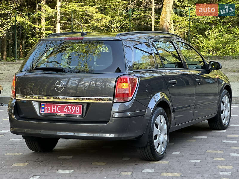 Універсал Opel Astra 2009 в Дрогобичі