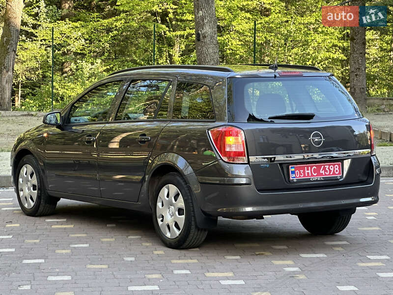 Універсал Opel Astra 2009 в Дрогобичі