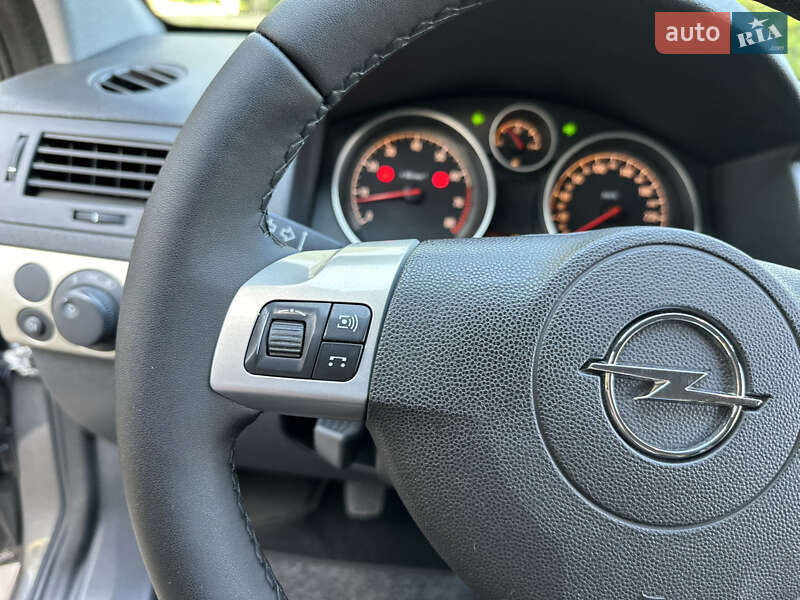 Універсал Opel Astra 2009 в Дрогобичі