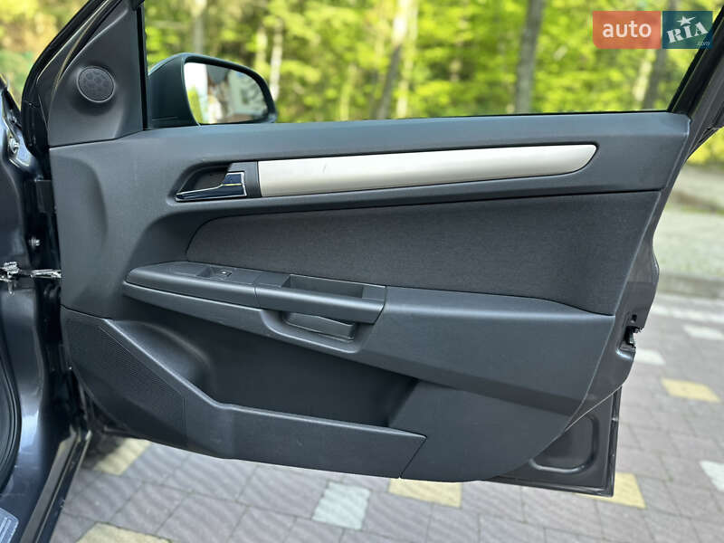 Універсал Opel Astra 2009 в Дрогобичі
