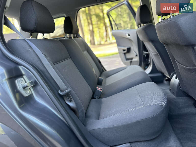 Універсал Opel Astra 2009 в Дрогобичі