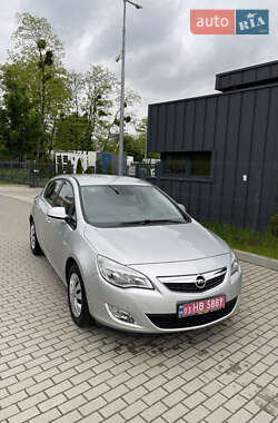 Хэтчбек Opel Astra 2010 в 
