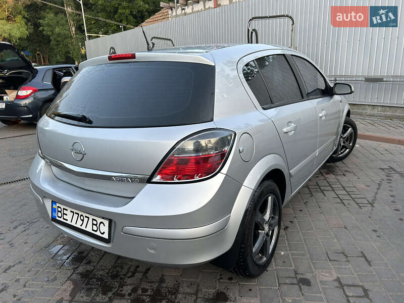 Хэтчбек Opel Astra 2007 в Николаеве