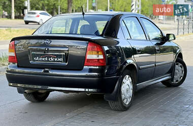 Седан Opel Astra 2006 в 