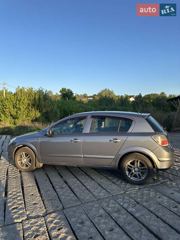 Хэтчбек Opel Astra 2007 в Люботине