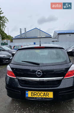 Хэтчбек Opel Astra 2005 в 