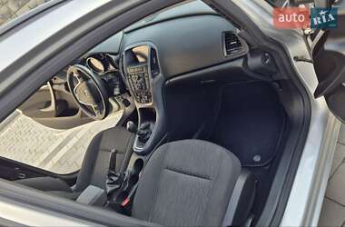 Универсал Opel Astra 2015 в Львове