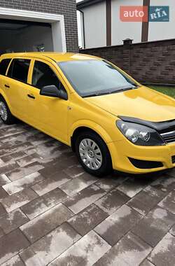 Универсал Opel Astra 2009 в Ровно