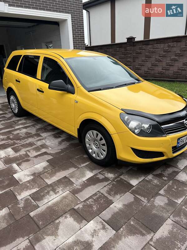 Универсал Opel Astra 2009 в Ровно