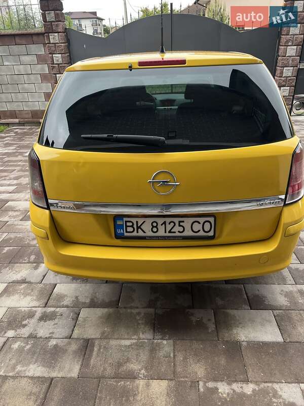 Универсал Opel Astra 2009 в Ровно