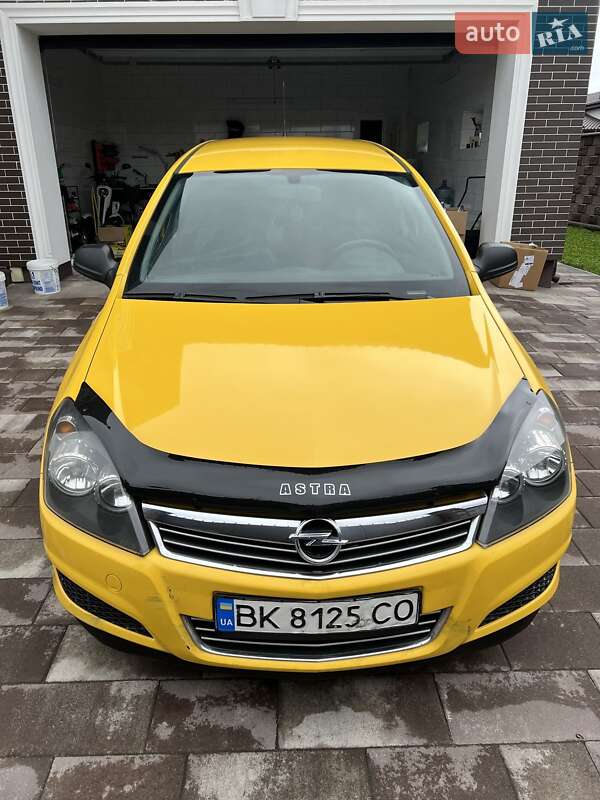 Универсал Opel Astra 2009 в Ровно
