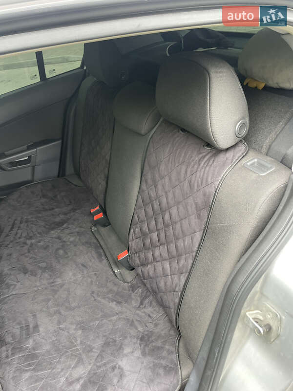 Хетчбек Opel Astra 2004 в Новояворівську