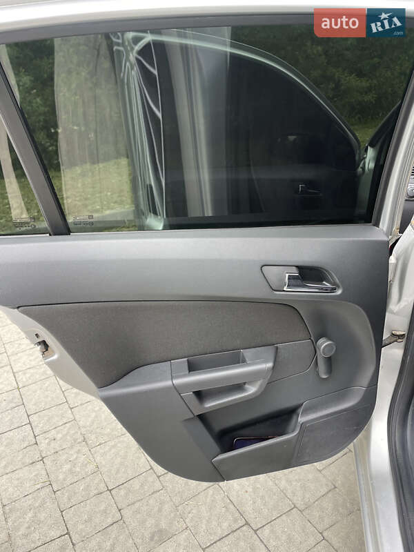 Хетчбек Opel Astra 2004 в Новояворівську