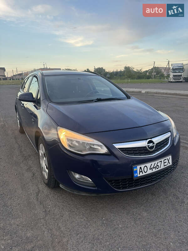 Opel Astra 2011
