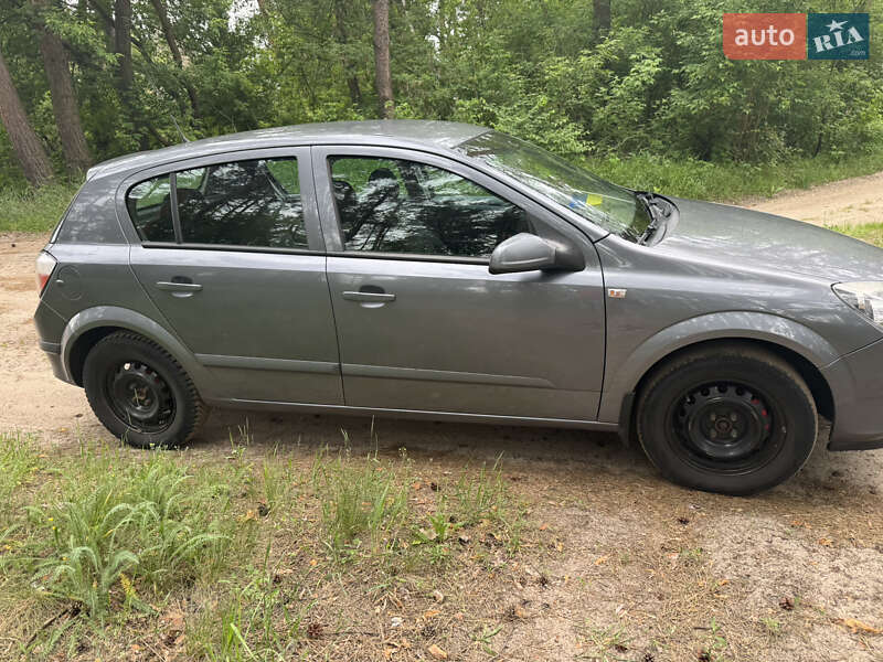 Хэтчбек Opel Astra 2004 в Черкассах