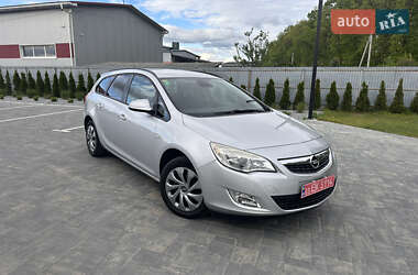 Універсал Opel Astra 2011 в Луцьку