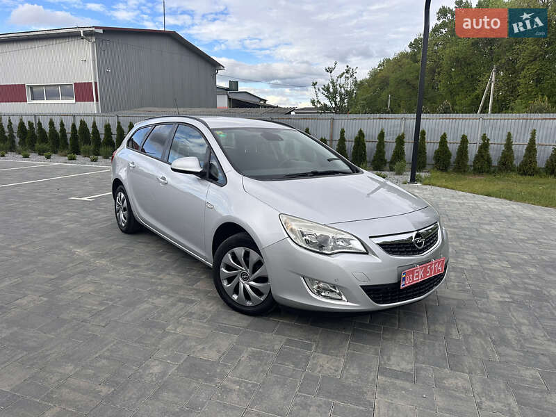 Универсал Opel Astra 2011 в 