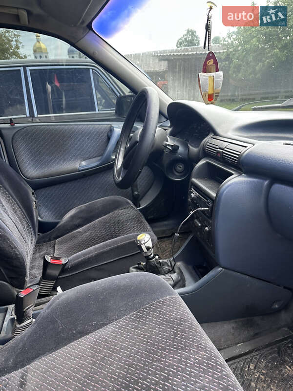 Седан Opel Astra 1993 в Долине