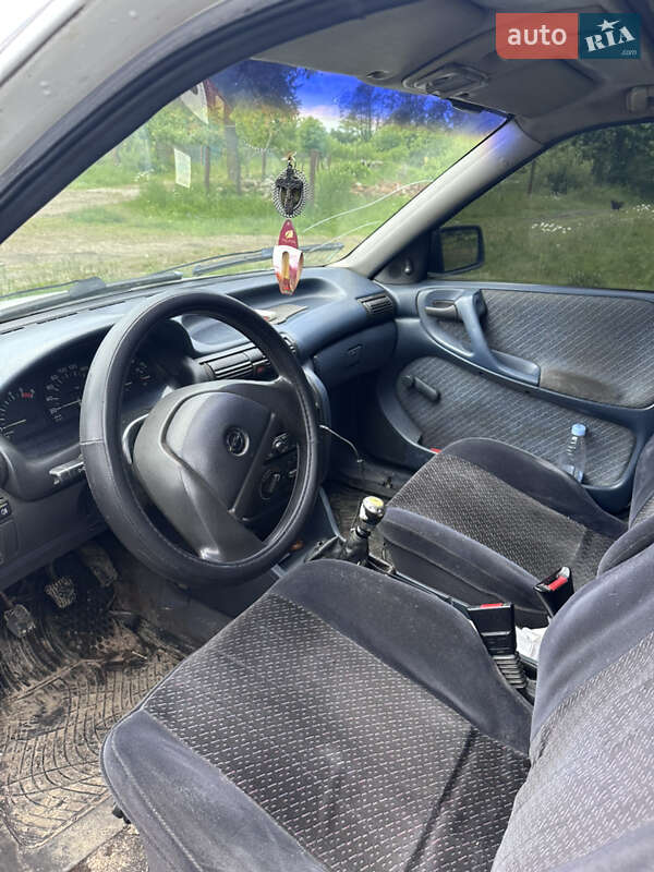 Седан Opel Astra 1993 в Долине