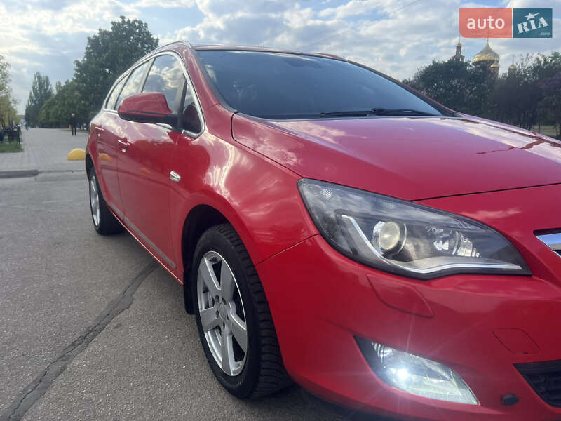 Універсал Opel Astra 2010 в Нікополі