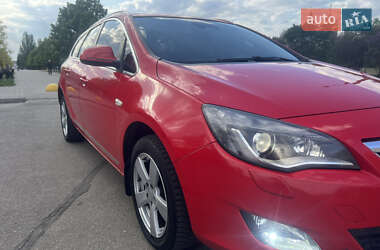 Универсал Opel Astra 2010 в 