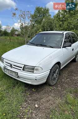 Седан Opel Astra 1993 в Долине