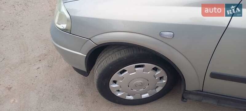 Седан Opel Astra 2006 в Кобеляках