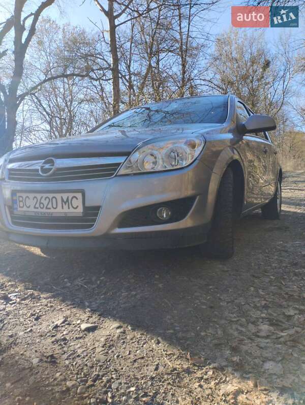 Универсал Opel Astra 2010 в Львове
