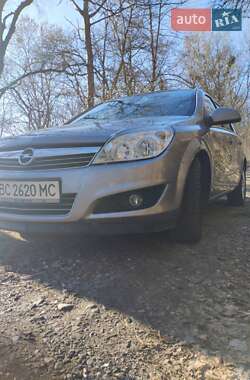 Універсал Opel Astra 2010 в 