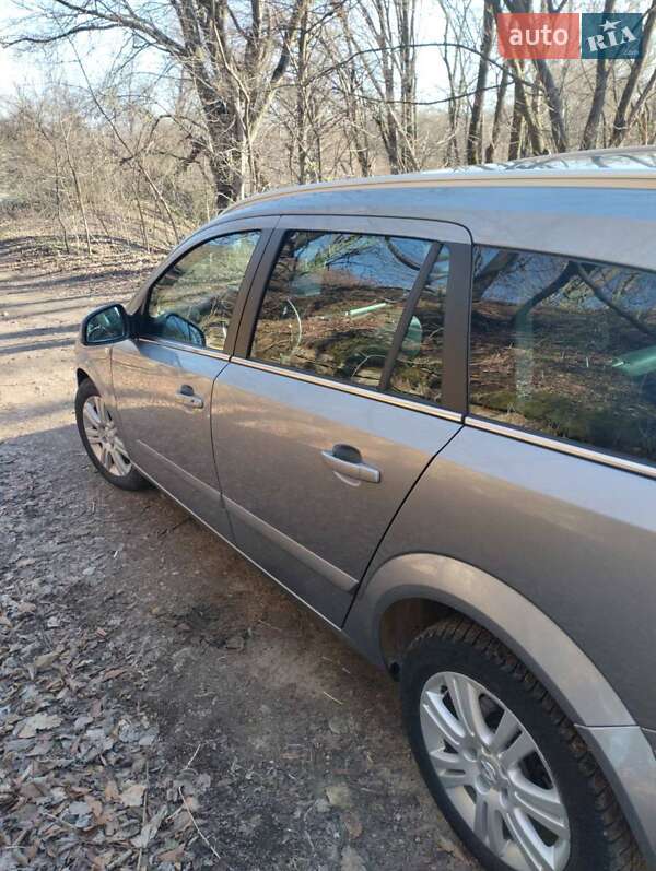 Универсал Opel Astra 2010 в Львове