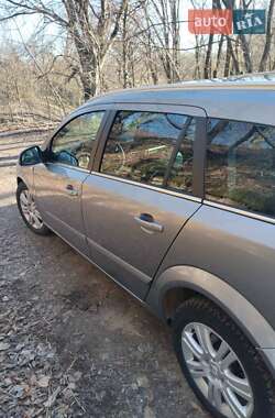 Універсал Opel Astra 2010 в 