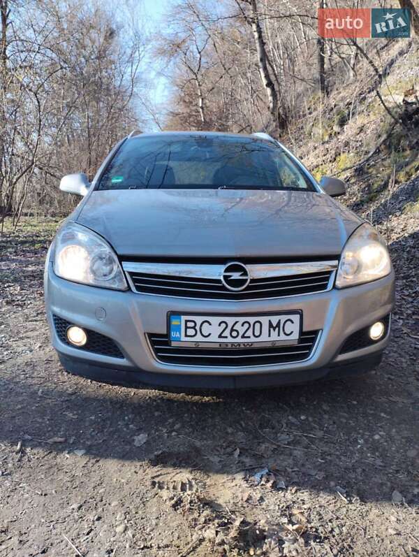 Универсал Opel Astra 2010 в Львове