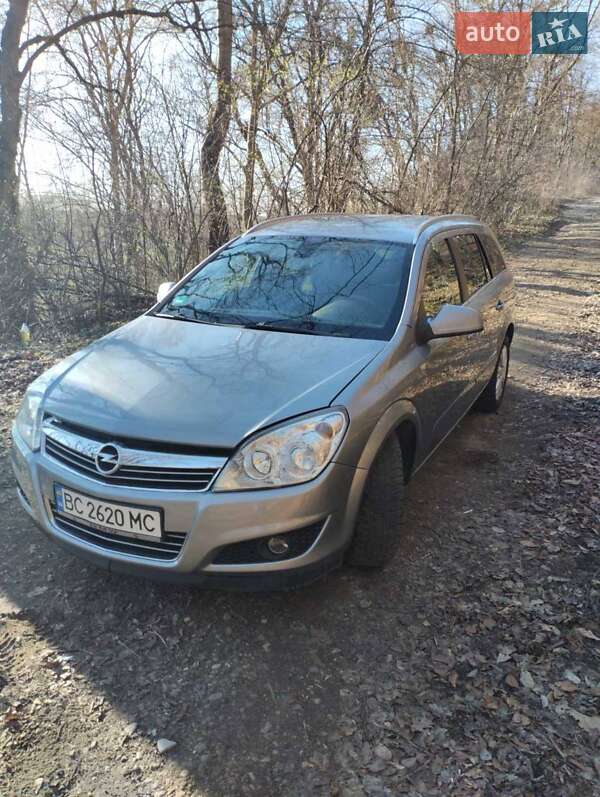 Универсал Opel Astra 2010 в Львове