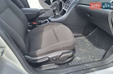 Универсал Opel Astra 2012 в 
