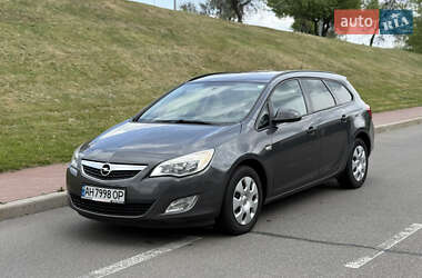 Универсал Opel Astra 2011 в Киеве