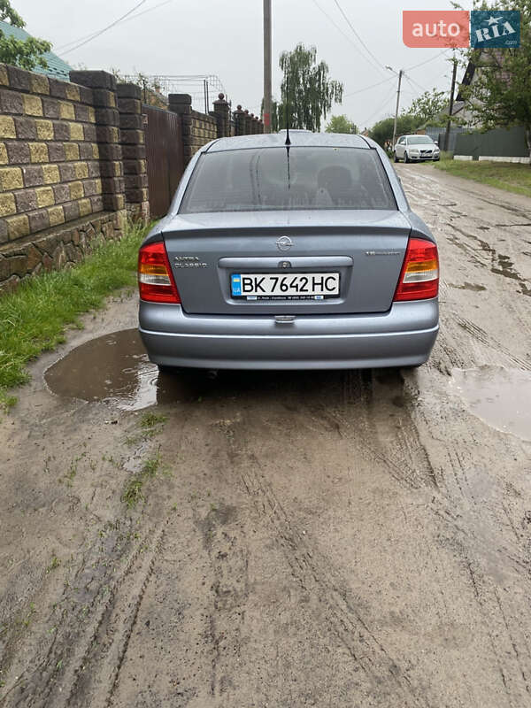 Седан Opel Astra 2008 в Сарнах