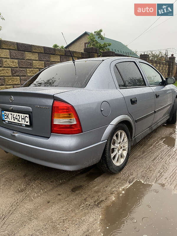 Седан Opel Astra 2008 в Сарнах
