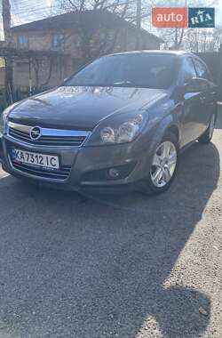 Хэтчбек Opel Astra 2012 в 