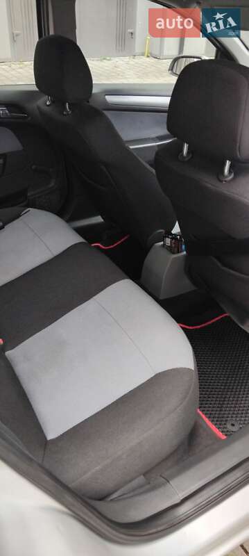 Хетчбек Opel Astra 2006 в Івано-Франківську