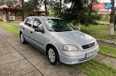 Седан Opel Astra 2004 в Тячеві