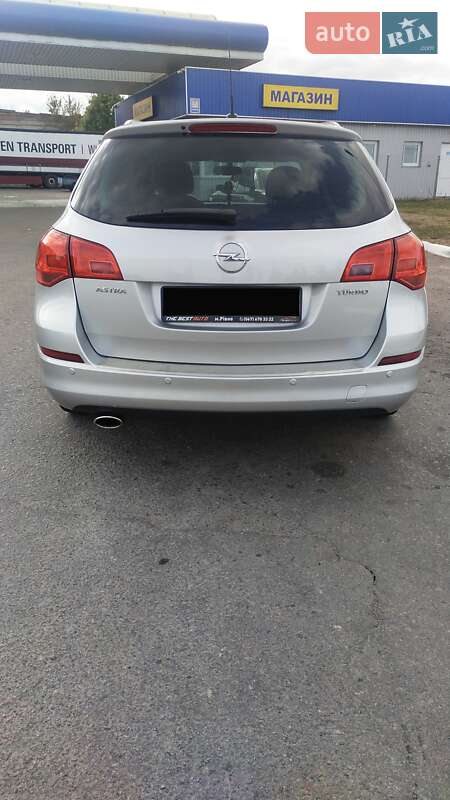 Універсал Opel Astra 2011 в Рівному