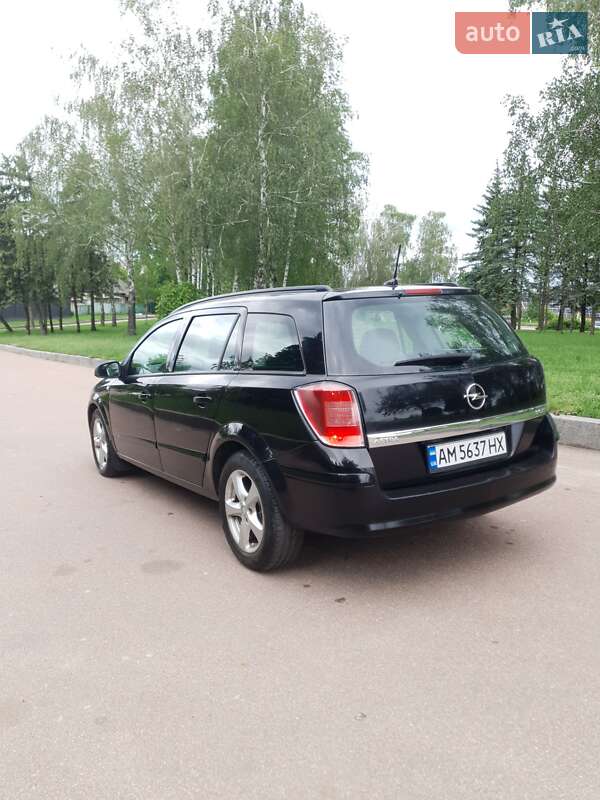 Універсал Opel Astra 2006 в Житомирі