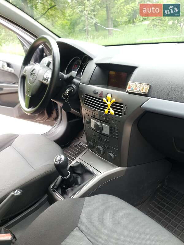 Універсал Opel Astra 2006 в Житомирі