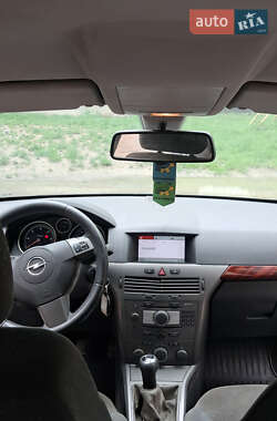 Универсал Opel Astra 2005 в 