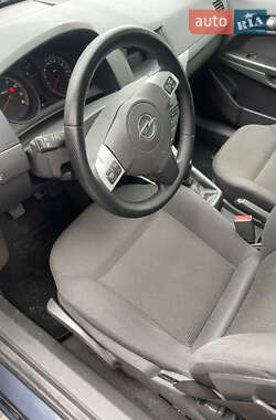 Хэтчбек Opel Astra 2009 в 
