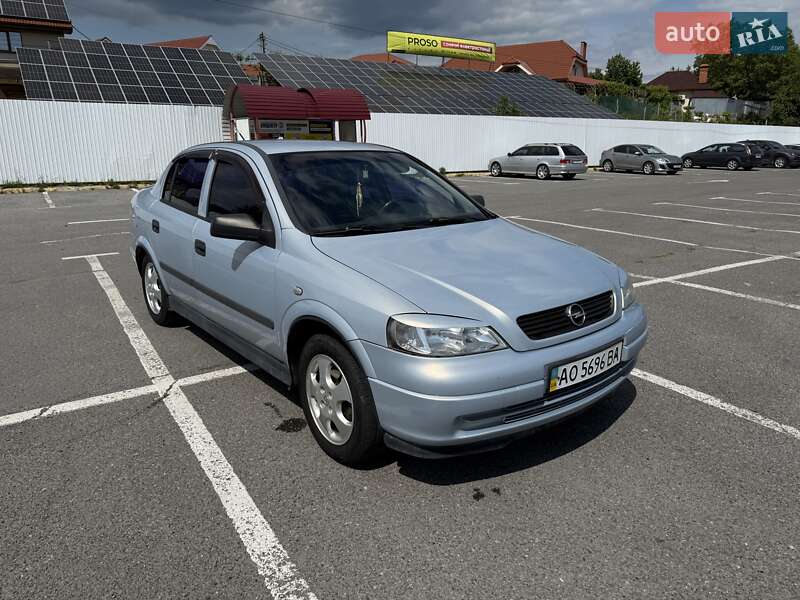 Седан Opel Astra 2005 в Ужгороде
