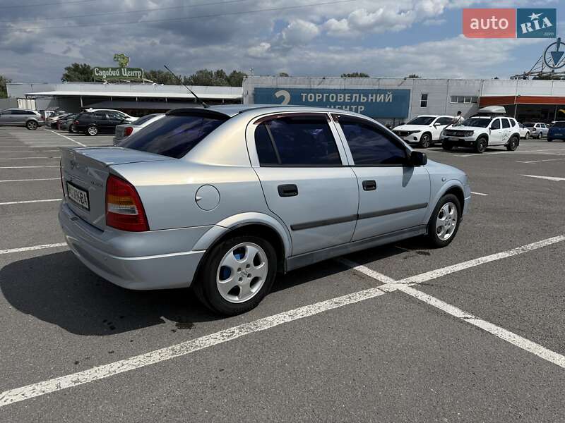 Седан Opel Astra 2005 в Ужгороде