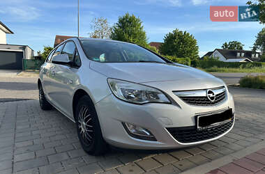 Універсал Opel Astra 2010 в Сквирі